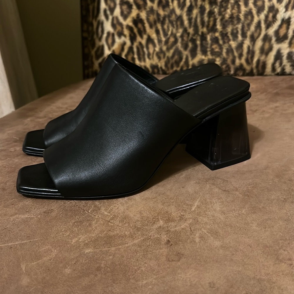 Max Mara Black Leather Slip On Mules Heels EU 39 EUC
